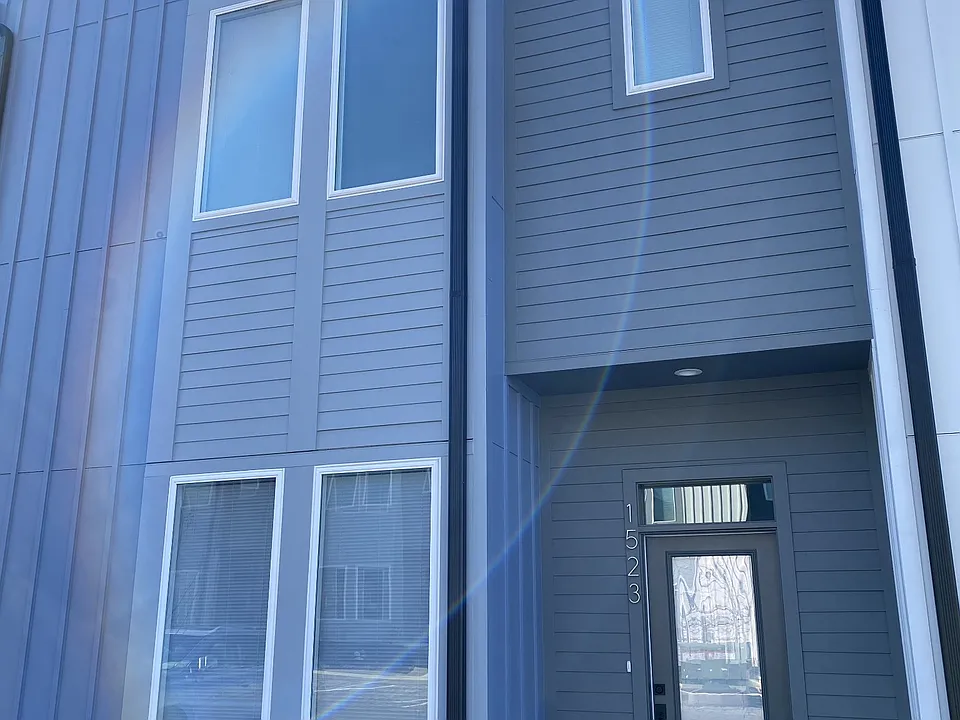 1523 Yarra St #1523