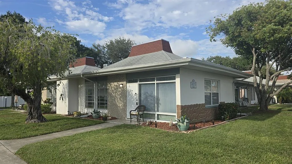 2 bed, 1.0 bath, 825 sqft, $1,400 — Photo 1
