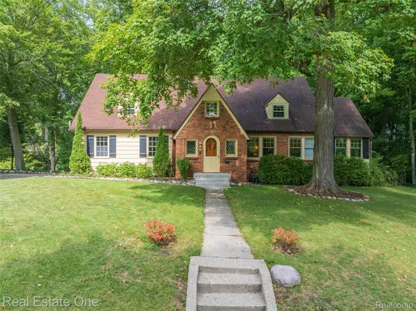 215 Hill St, Northville, MI 48167