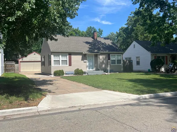 1932 SW Randolph Ave, Topeka, KS 66604