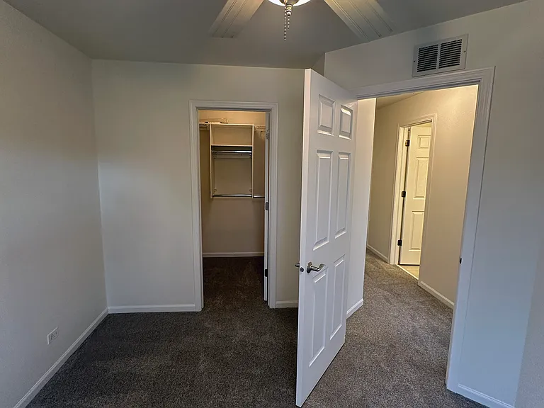 560 Lancaster Dr #560 — Photo 21