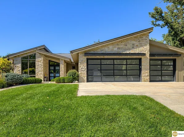 21854 Hillandale Rd, Elkhorn, NE 68022