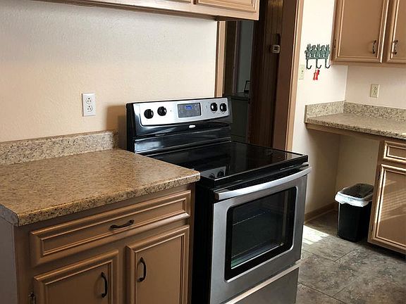 3rd image of 814 Foster Ave
