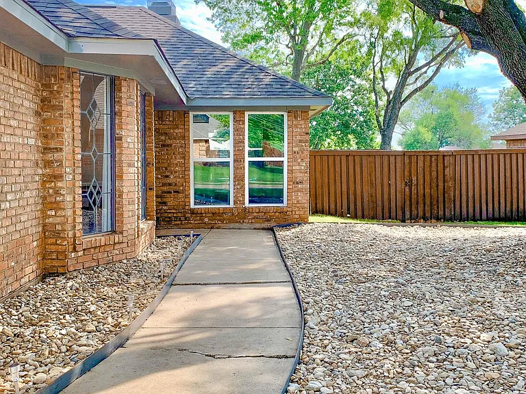 3008 Osceola Dr — Photo 1