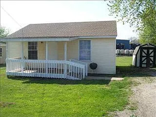 111 N Kenova Rd photo 1