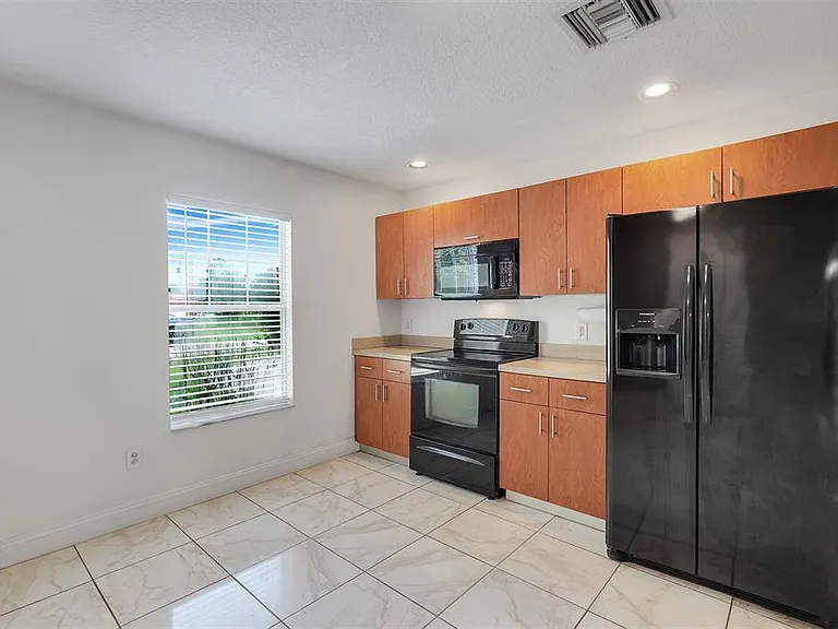 810 Valnera Ct — Photo 9