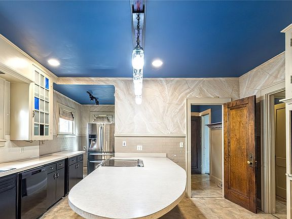 5th image of 10 Pershing Ave