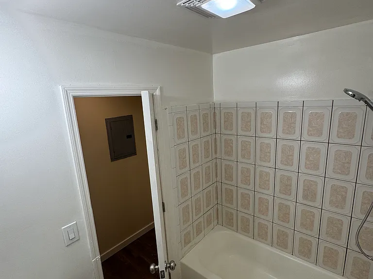 6318 S 10th Ave #A — Photo 9