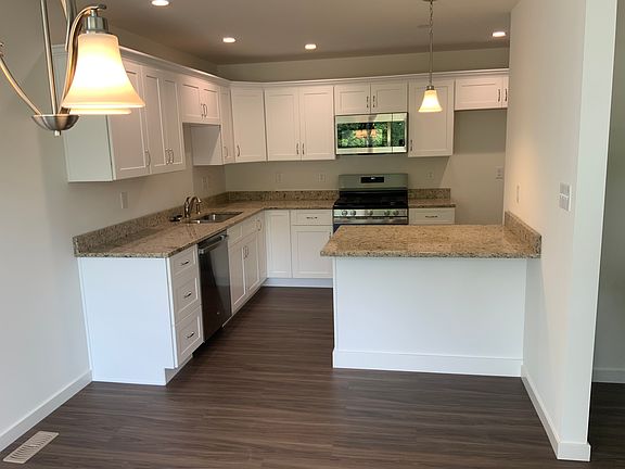 11'9" x 11' kitchen with granite countertops. Appliances not shown will be provided.