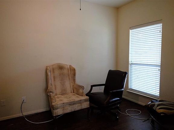 4th image of 1010 Grafton Garden Ln