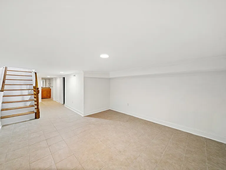 411 N Kenwood Ave — Photo 16