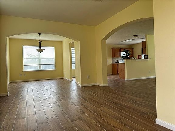 3rd image of 7110 Cloaksdale Ln