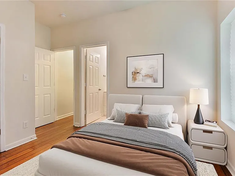 1099 Smith St SW #B — Photo 8