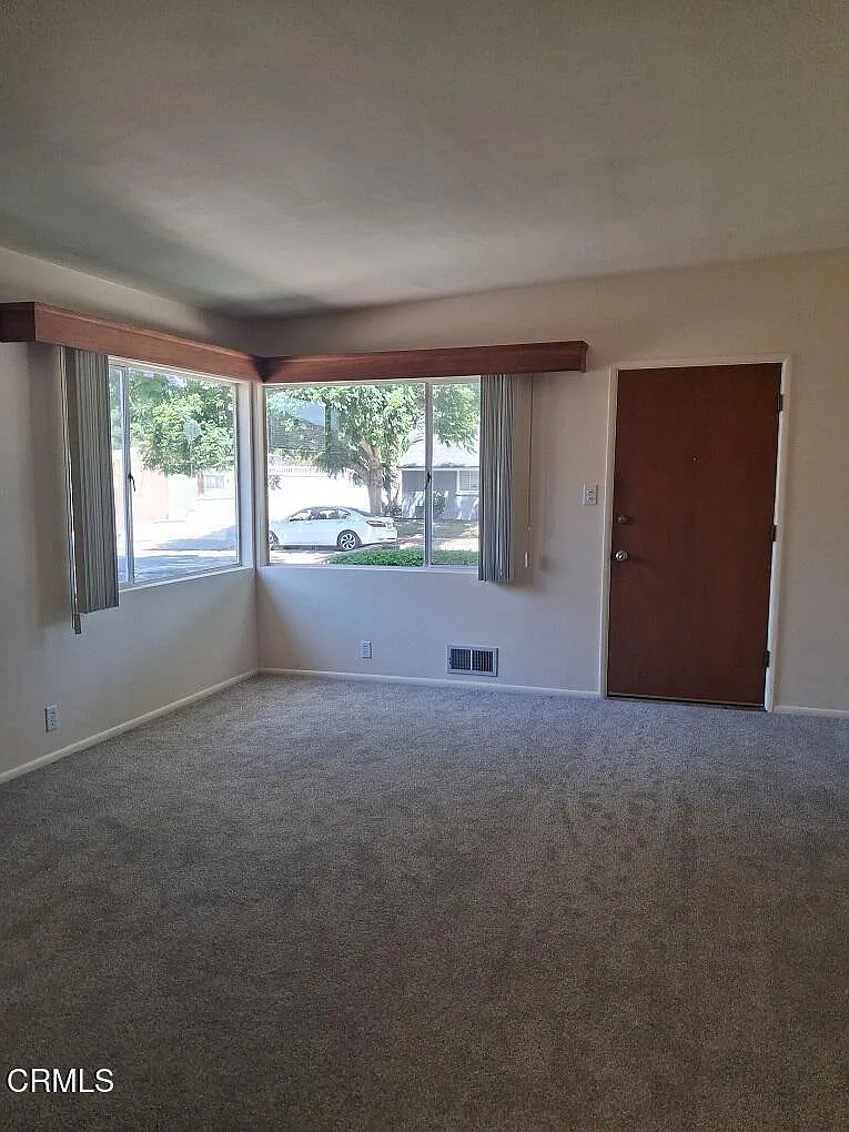 3 bed, 1.5 bath, 1050 sqft, $3,750 — Photo 3