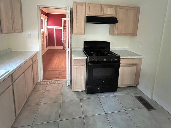 4th image of 920 N Echo Ave