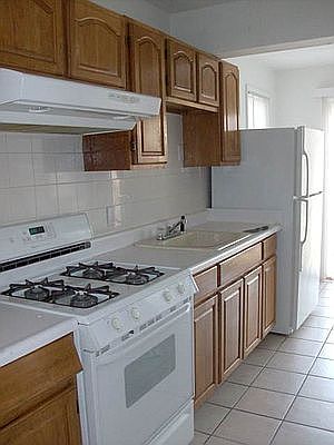 1st image of 351 Hawthorne St #1