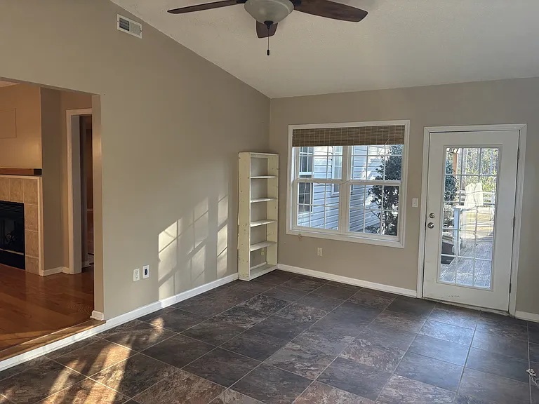480 Spring Lake Dr — Photo 10