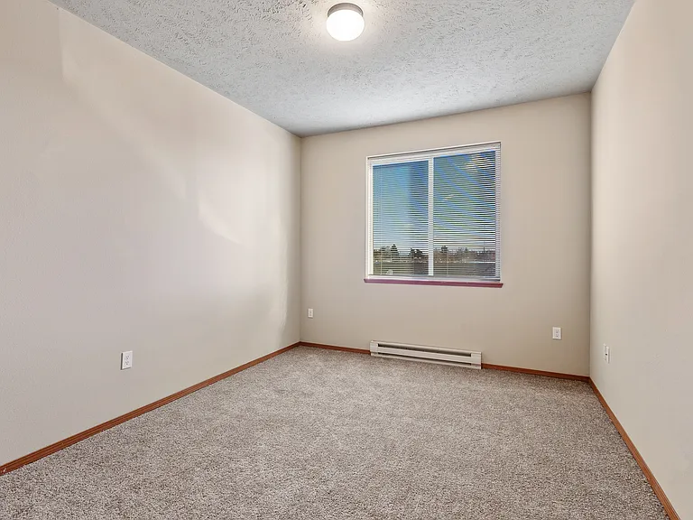 Eagle Point Apartments — Photo 26