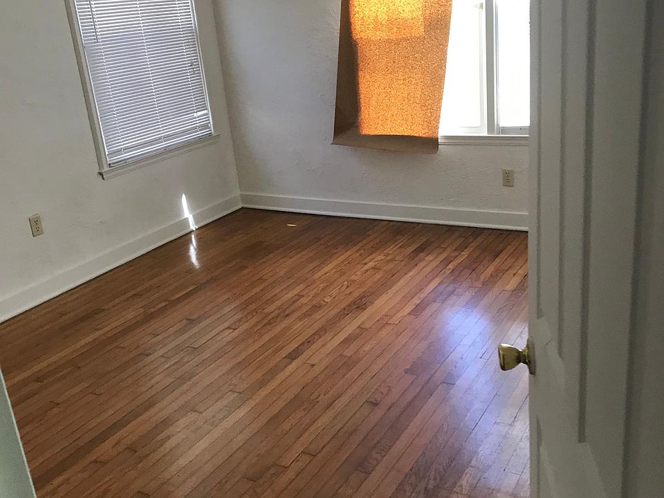 2nd image of 3829 Ozark St