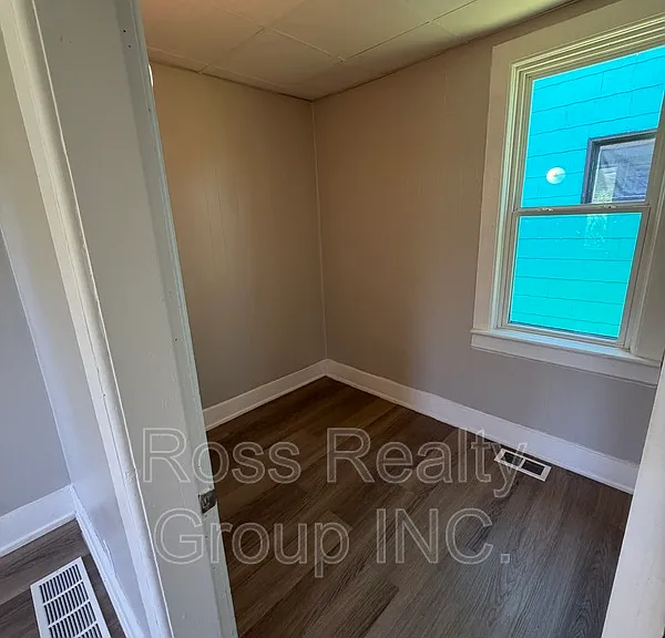 1418 Colburn St — Photo 8