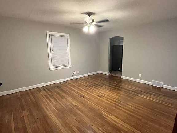 3rd image of 2112 Glenworth Ave