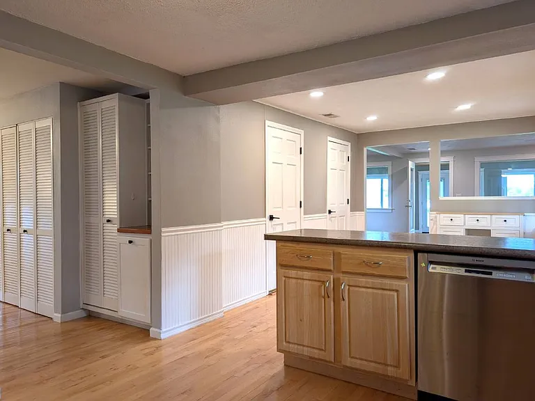 1575 Butte Des Morts Beach Rd — Photo 4