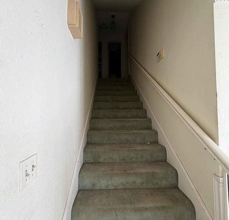 4th image of 42 Broadmoor Dr