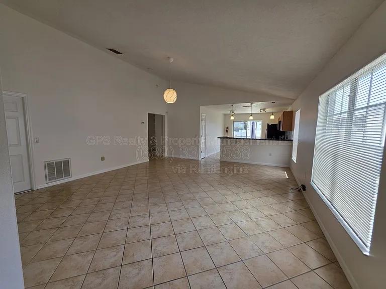 752 Sonja Cir — Photo 17