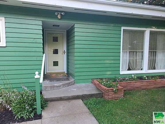 3rd image of 3728 Elmdale Ave