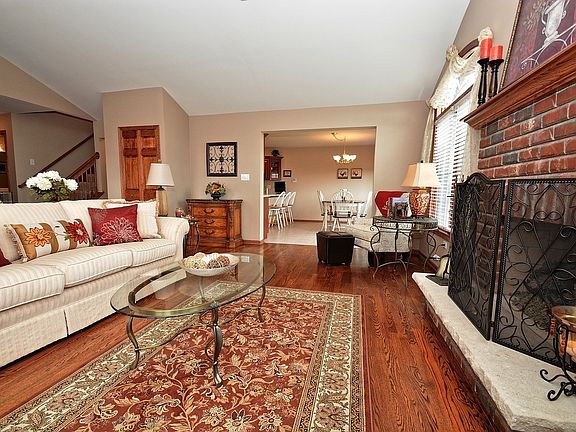 3rd image of 19513 Forestdale Ct