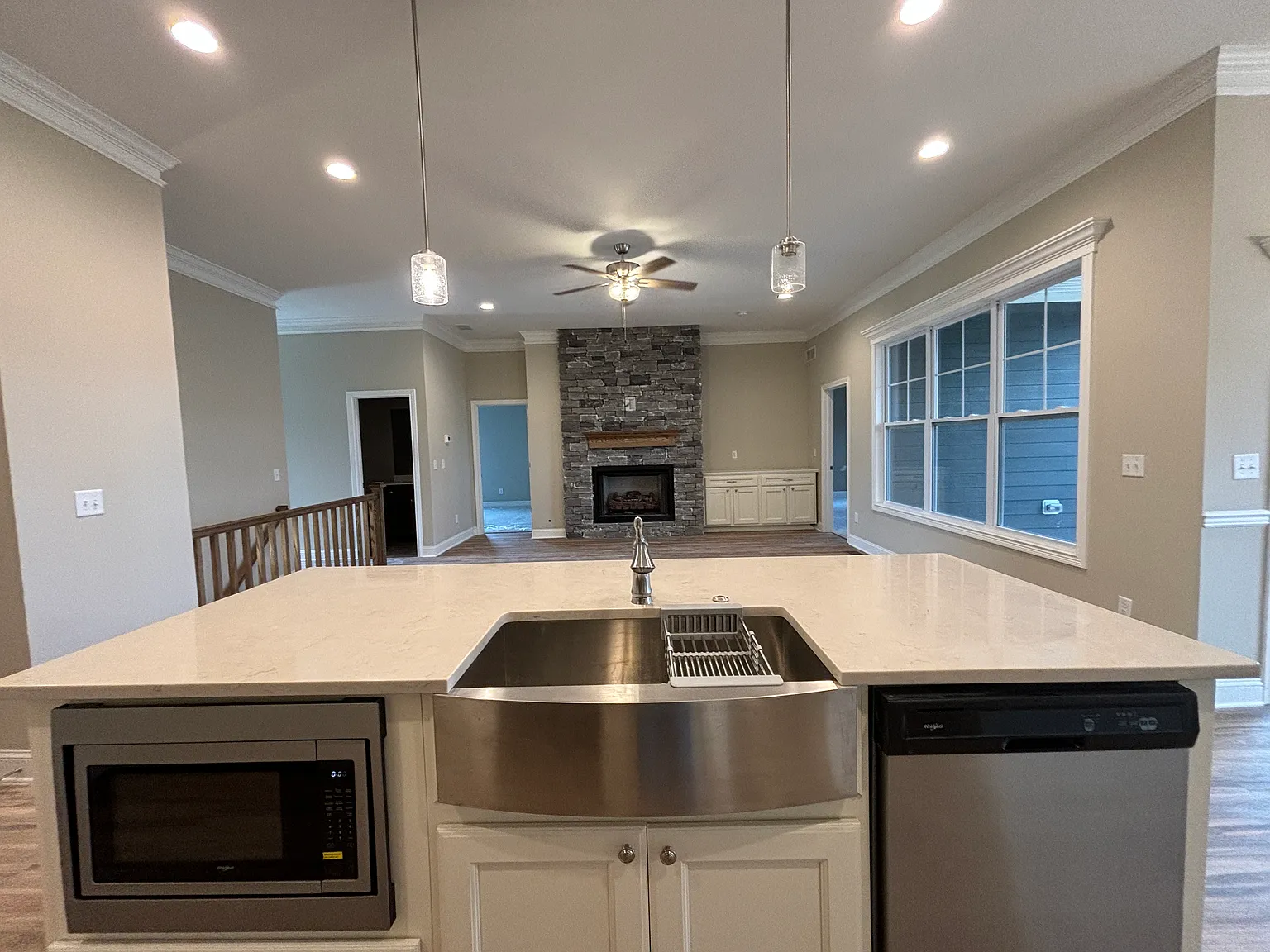 3 bed, 1710 sqft, $2,500 — Photo 3