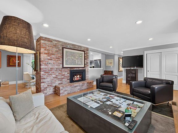 2nd image of 1703 Crinella Drive