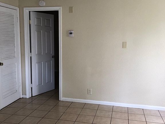 3rd image of 7536 Windsor Oaks