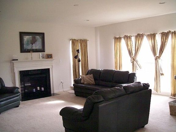 3rd image of 42 Lorraine Dr