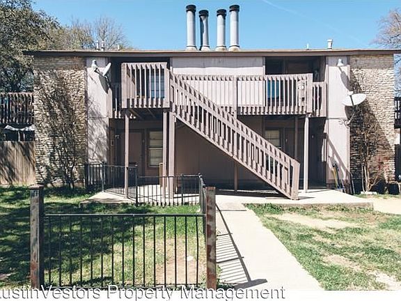 3rd image of 211 Briarwood Dr APT B