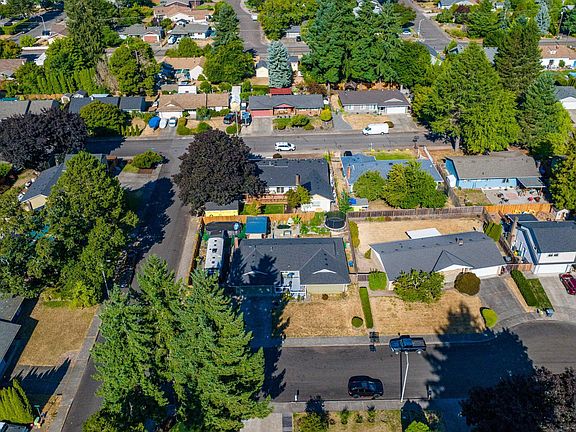 4th image of 387 SE 34th Ct