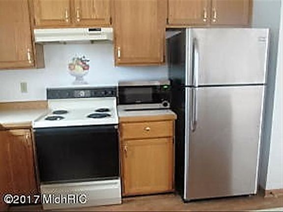 5th image of 804 E 12th St