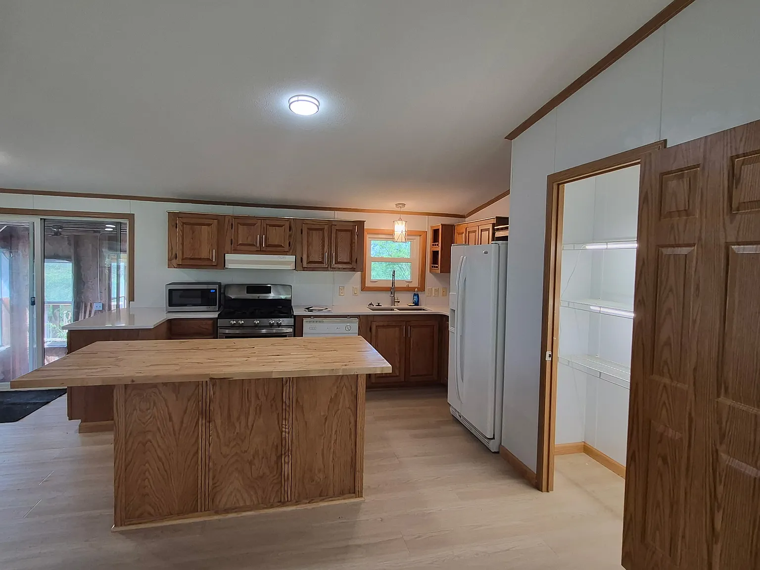 3 bed, 1900 sqft, $2,000 — Photo 4