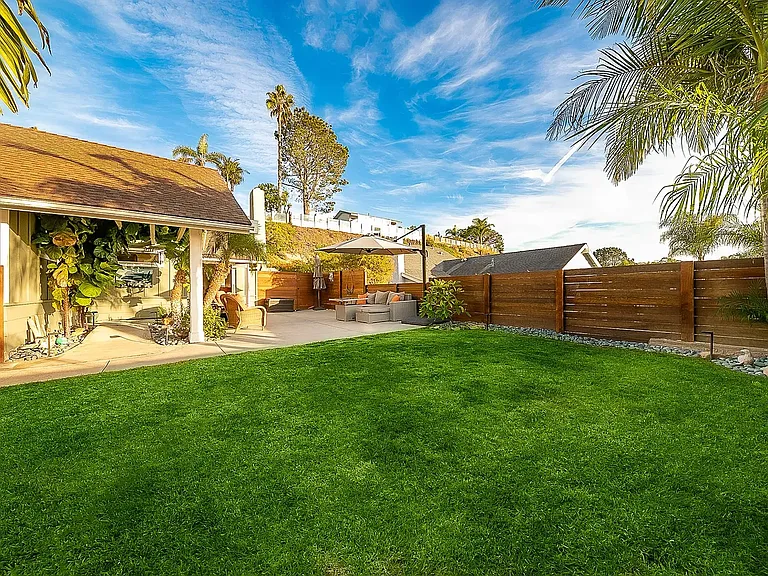 1885 Pariva Dr — Photo 27