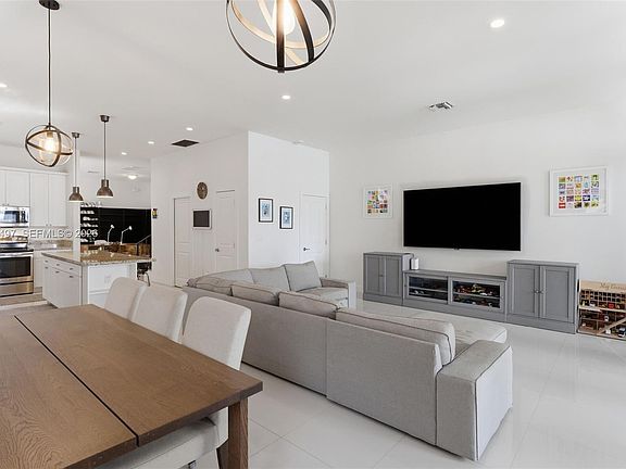2nd image of 3407 Day Ave #3407