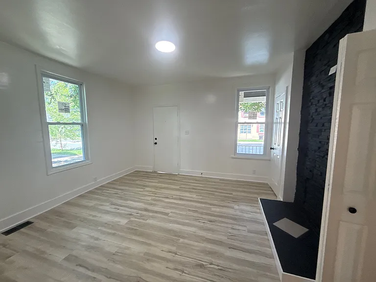 218 S B St #1 — Photo 9