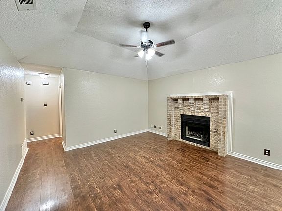 3rd image of 2307 Schwertner Dr