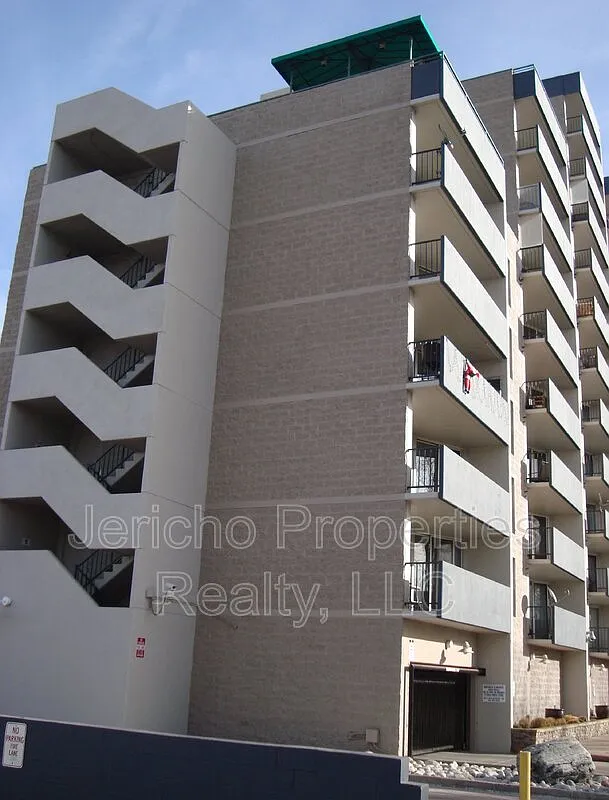 2 bed, 2.0 bath, 873 sqft, $1,695 — Photo 1