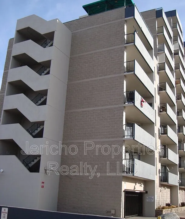 601 W 11th Ave #418