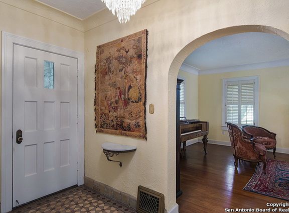 3rd image of 446 E Hildebrand Ave