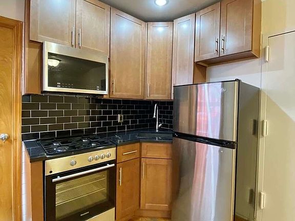 4th image of 202 Elizabeth St APT 21