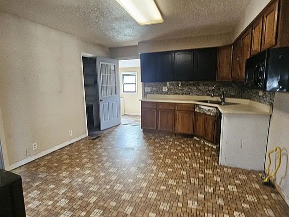 4th image of 204 E Sherman St