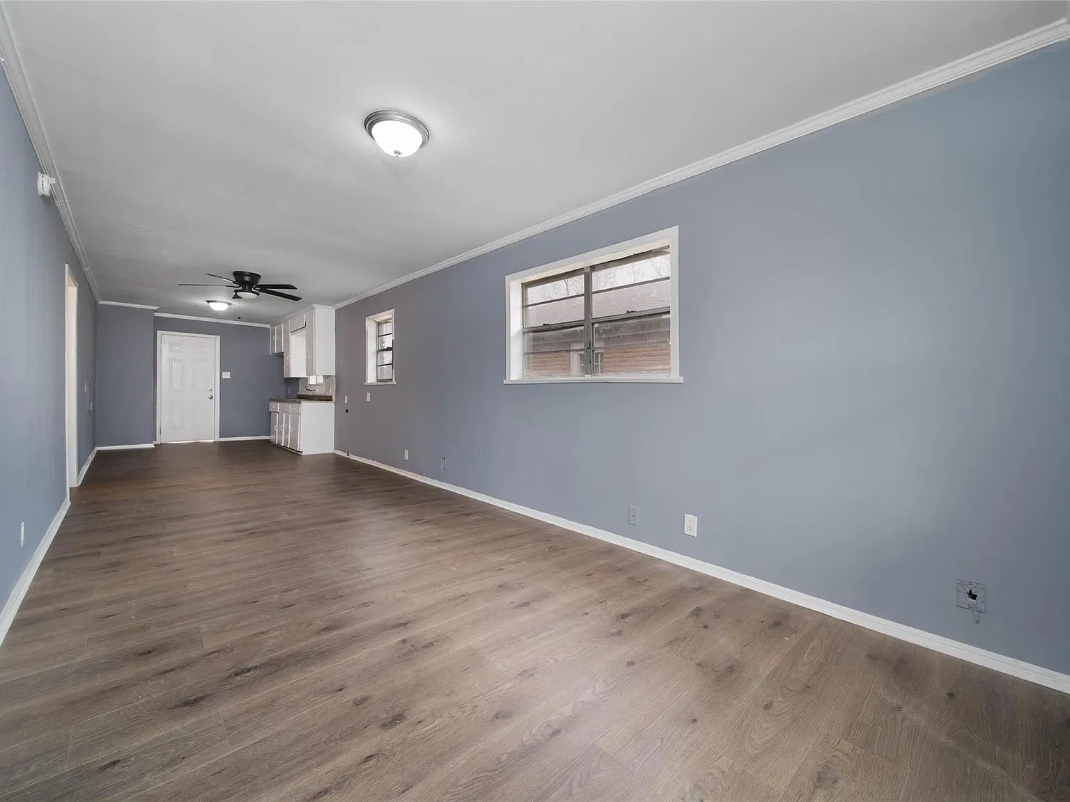 2 bed, 1.0 bath, 777 sqft, $1,095 — Photo 2