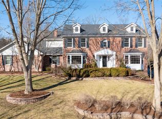 1715 Mason Knoll Rd, Saint Louis, MO 63131