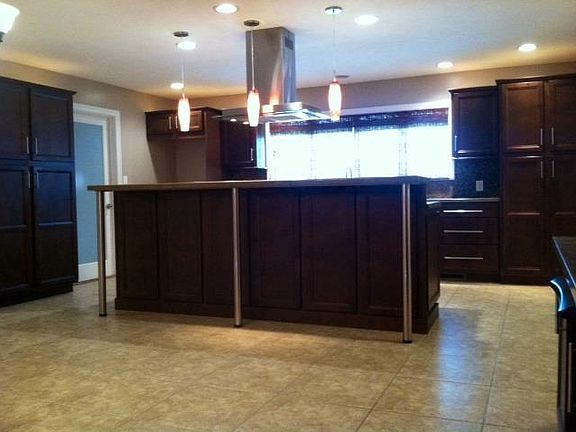 4th image of 56132 Riverdale Dr
